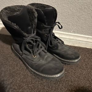 Faux fur line boots